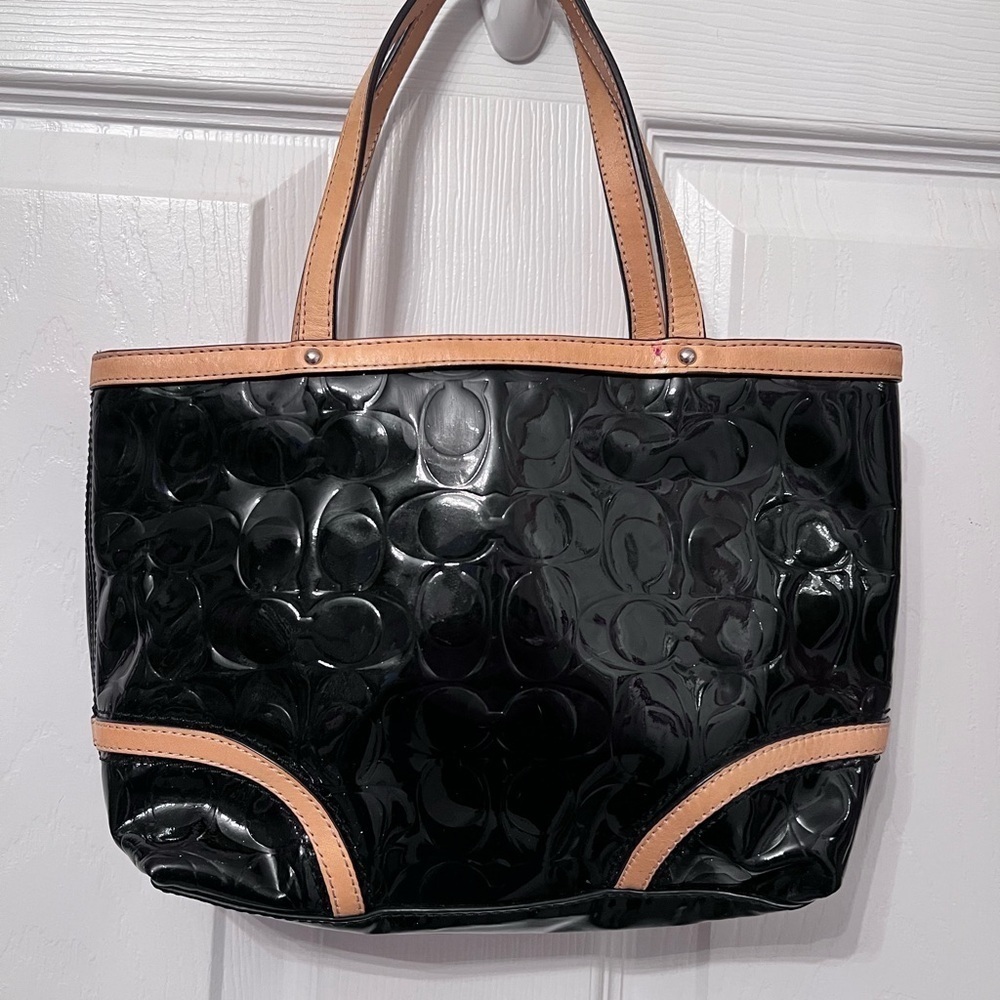 Coach Peyton Embossed Black Tan Purse #F48166 Hobo Shoulder Classic LogoCoach